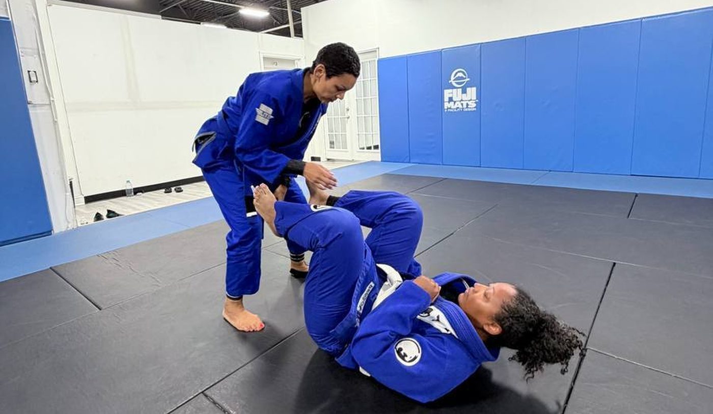 Students drilling a pass on the mat